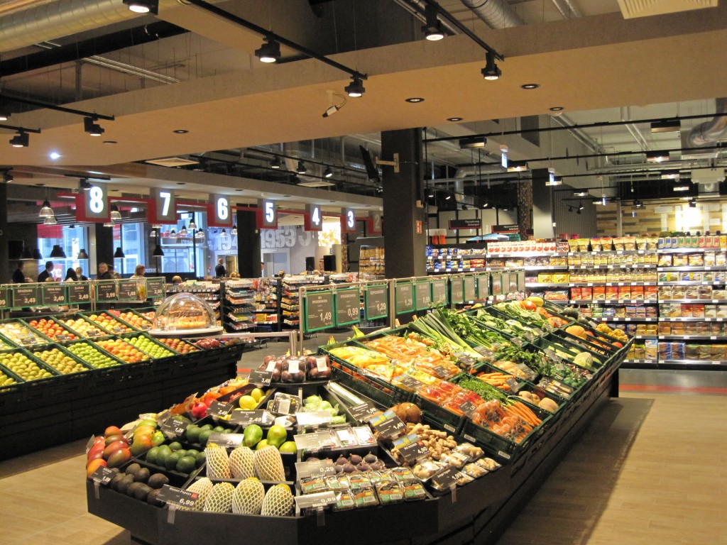 Edeka  Obst-und Gemüseabteilung